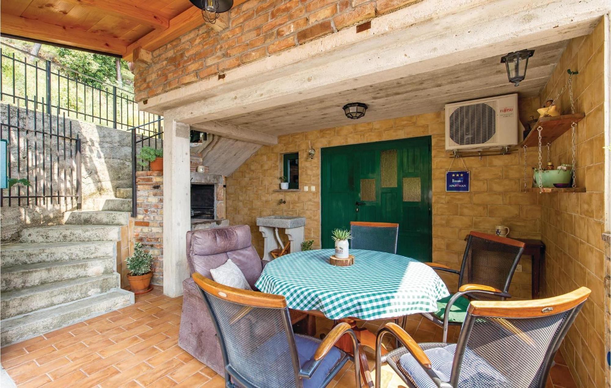 1 Bedroom Gorgeous Apartment In Lovran Bagian luar foto