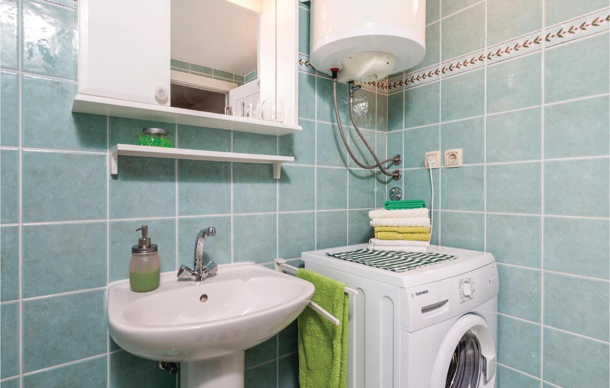 1 Bedroom Gorgeous Apartment In Lovran Bagian luar foto