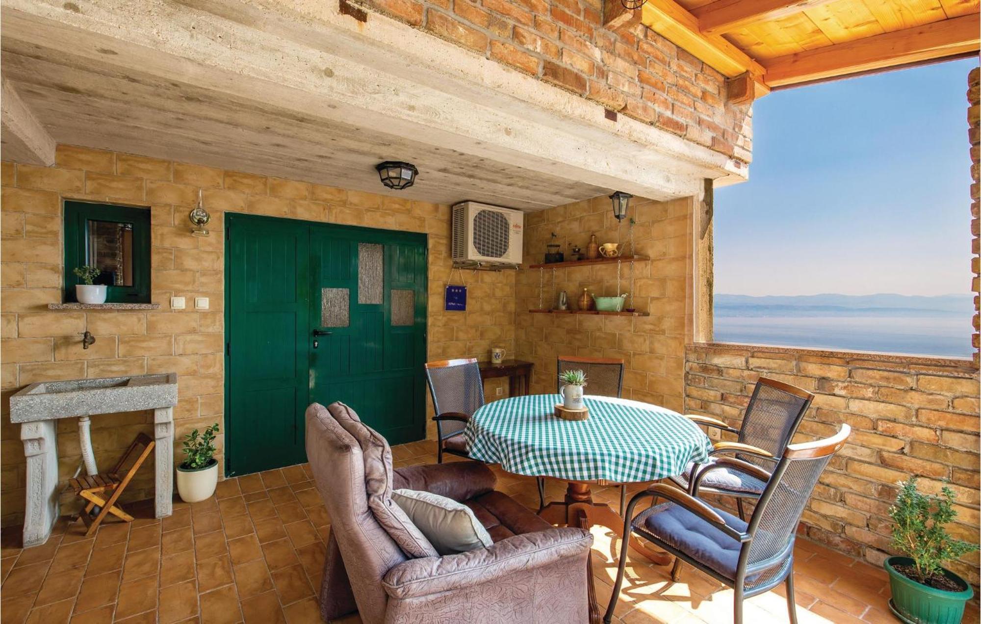 1 Bedroom Gorgeous Apartment In Lovran Bagian luar foto