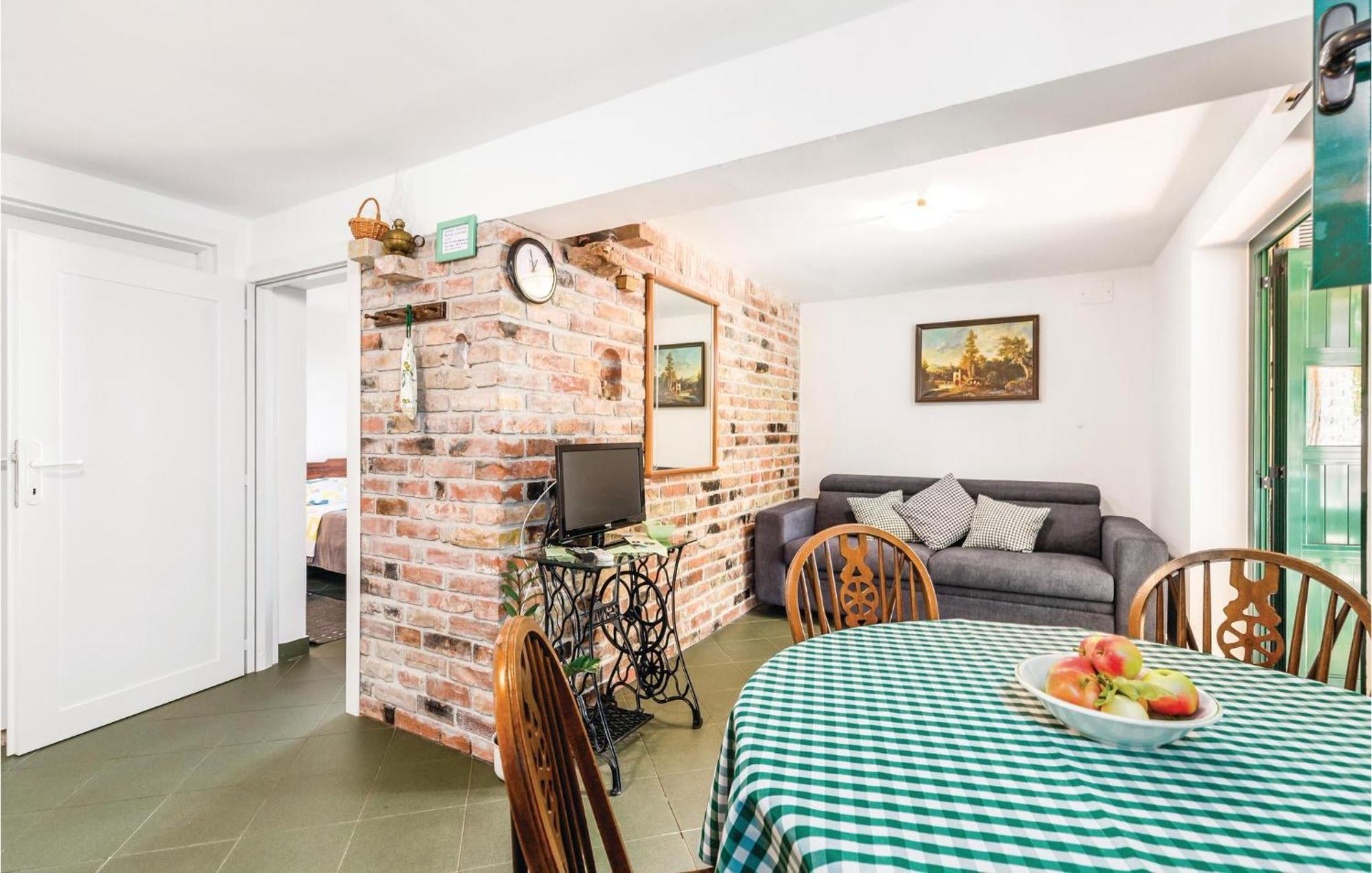 1 Bedroom Gorgeous Apartment In Lovran Bagian luar foto