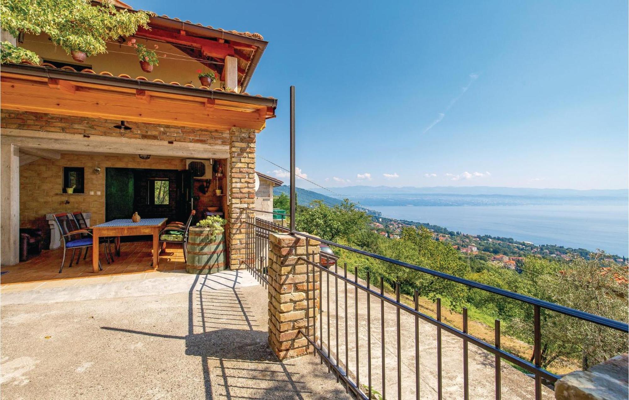 1 Bedroom Gorgeous Apartment In Lovran Bagian luar foto