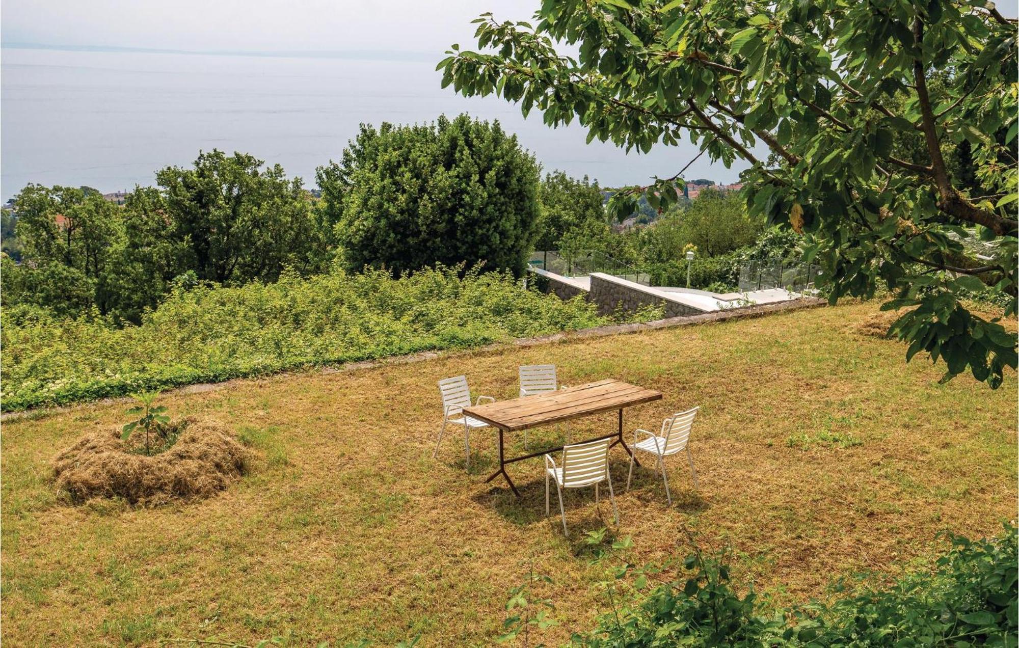 1 Bedroom Gorgeous Apartment In Lovran Bagian luar foto