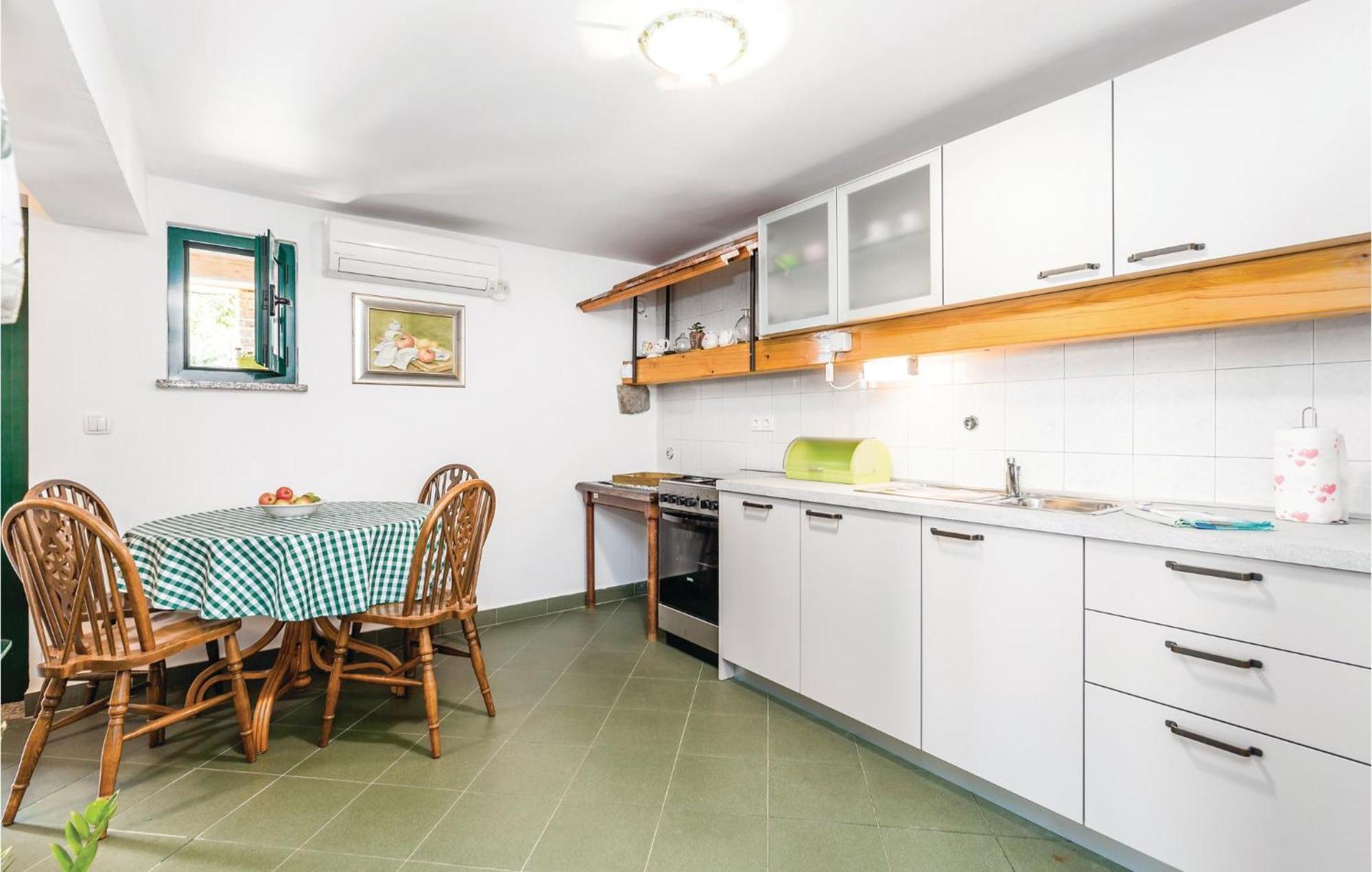 1 Bedroom Gorgeous Apartment In Lovran Bagian luar foto